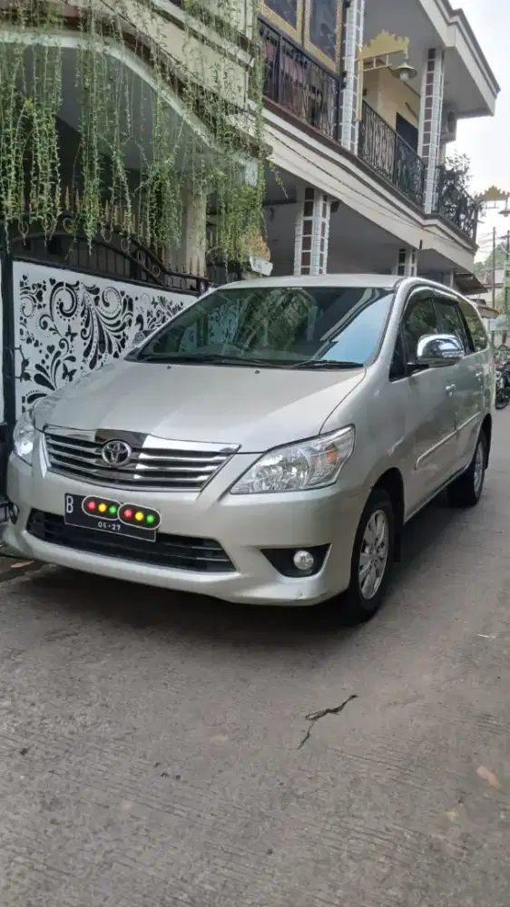 Kijang Innova G AT 2012 bensin Tangan1