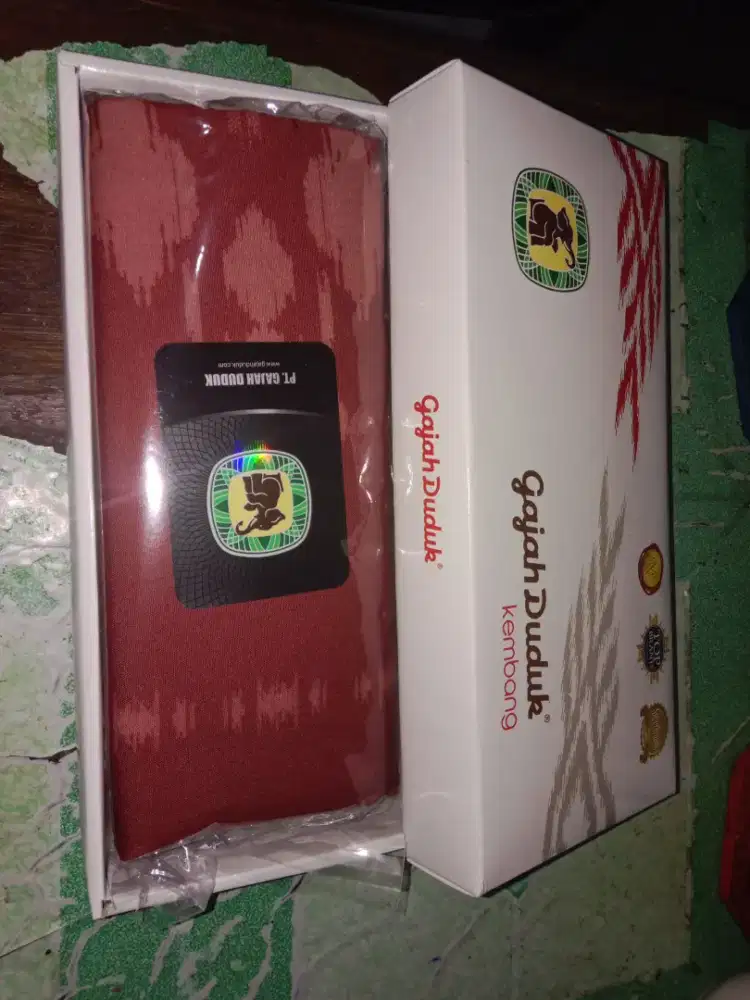Sarung Gajah Duduk