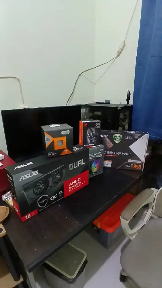 Dijual murah (BU) PC + monitor gaming