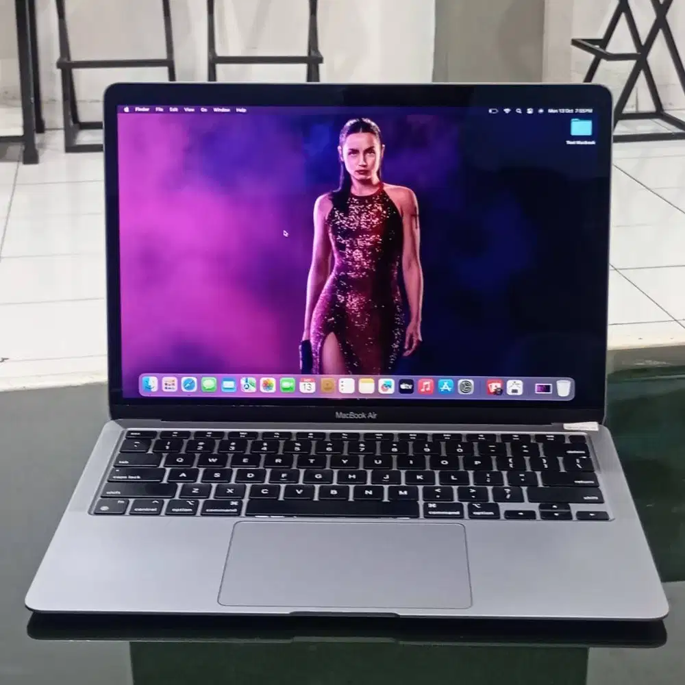 MacBook Air 13” M1 2020 — 8GB / 256GB | Super Cepat & Irit Daya!