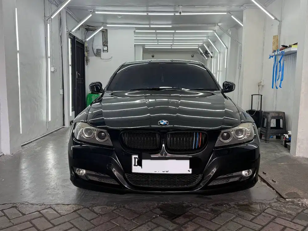 BMW 325i 2011 Bensin