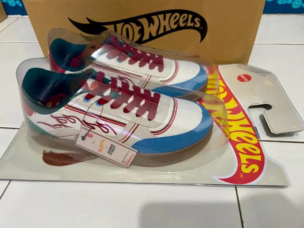 Aerostreet x Hotwheels