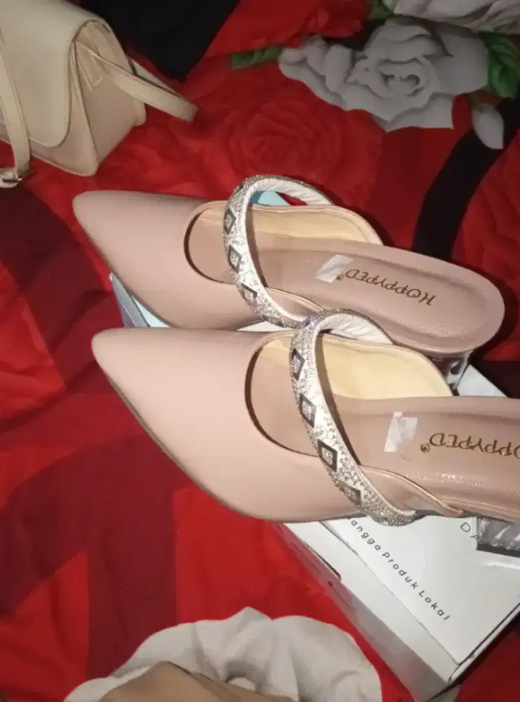 Sepatu heels hak tahu