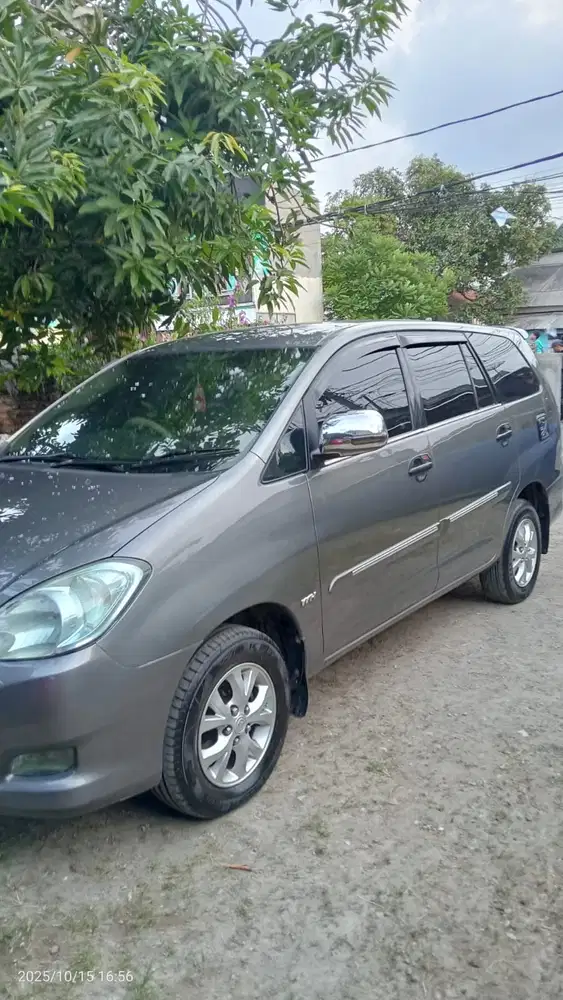 Toyota Kijang Innova 2010 Bensin