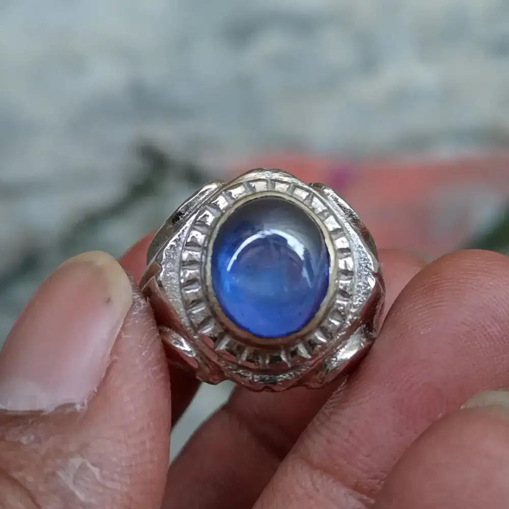Permata safir air iolite