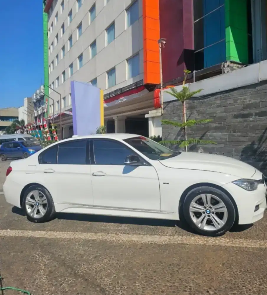 MURAH. BMW 320i F30 Sport 2014 m 2015 c200