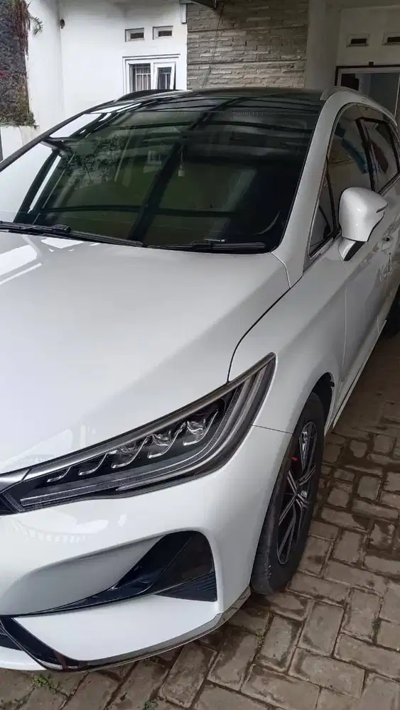 BYD M6 (2024) Putih