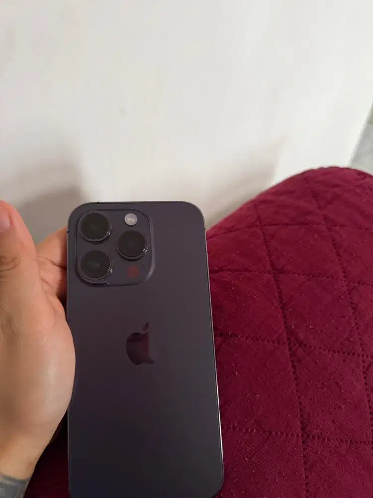 Iphone 14 pro purple