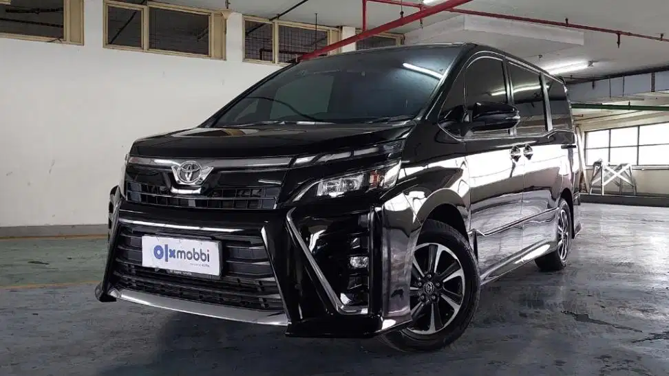 Pajak Panjang TDP 15JT Toyota Voxy 2.0 Bensin-AT 2019 Hitam
