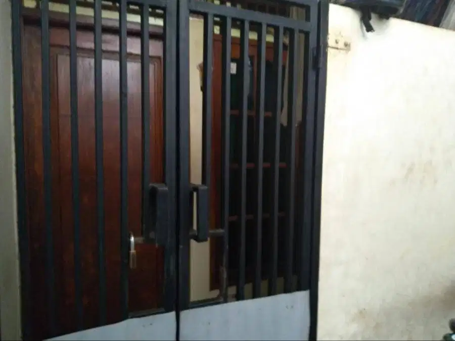 Jual cepat! Rumah di Palmerah Utara.Lokasi SANGAT STRATEGIS! 300 jt-an