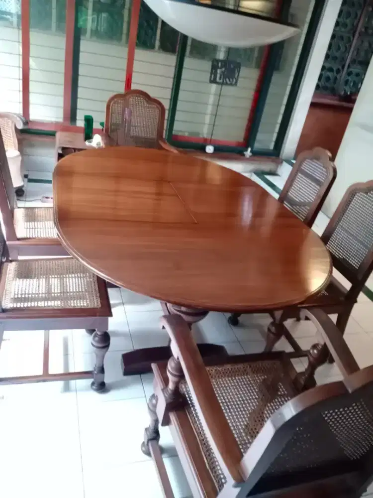 Edisi pindahan.. Jual 1 set meja makan antik, baca deskripsinya.