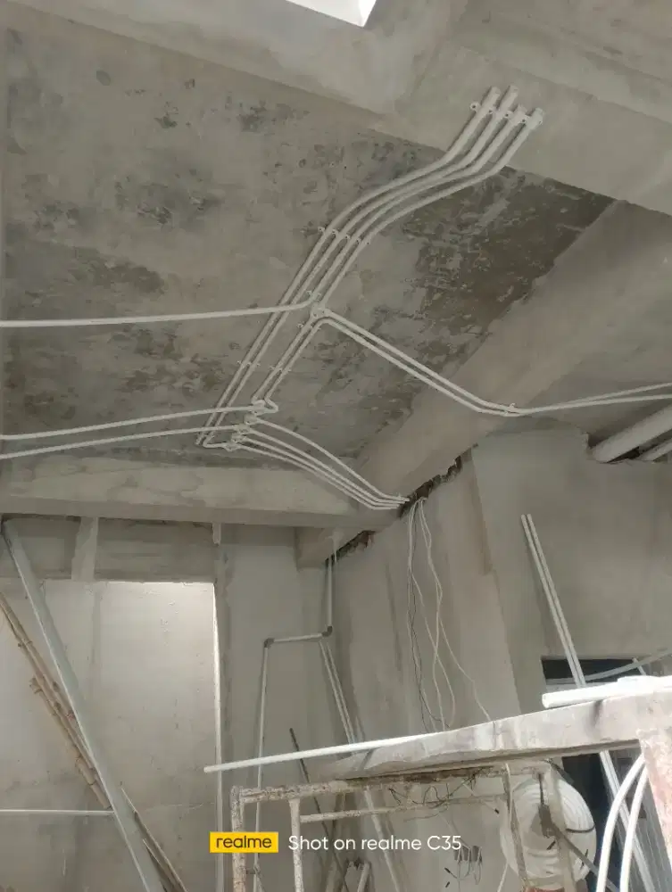 Pasang instalasi listrik