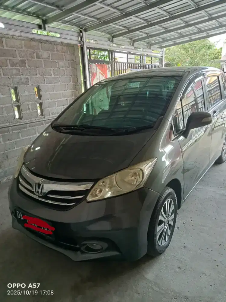 Honda freed warna abu abu