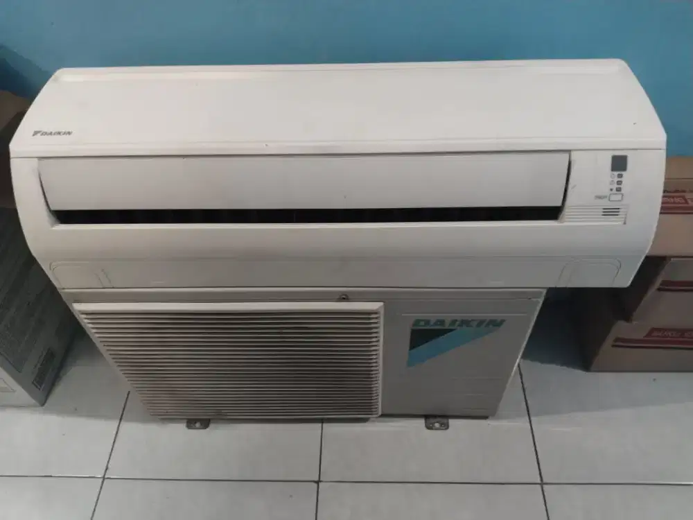 Jual ac daikin R32 1/2 thailand low 360watt kondisi 95% ori semua