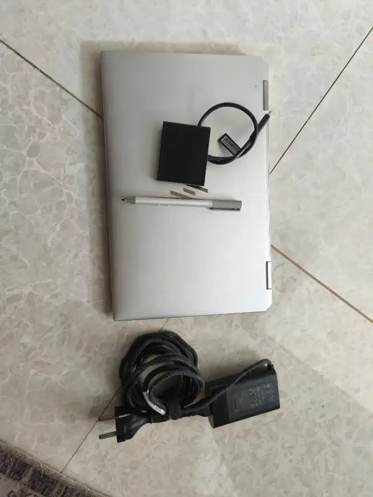 HP Spectre X360 13-AW0004TU