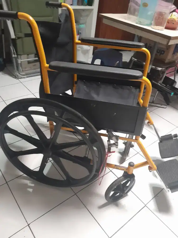 Kursi roda bekas
