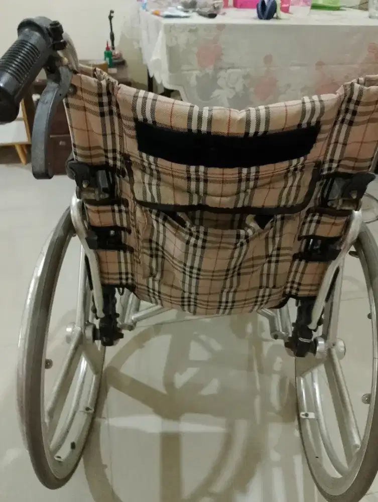 Dijual kursi roda