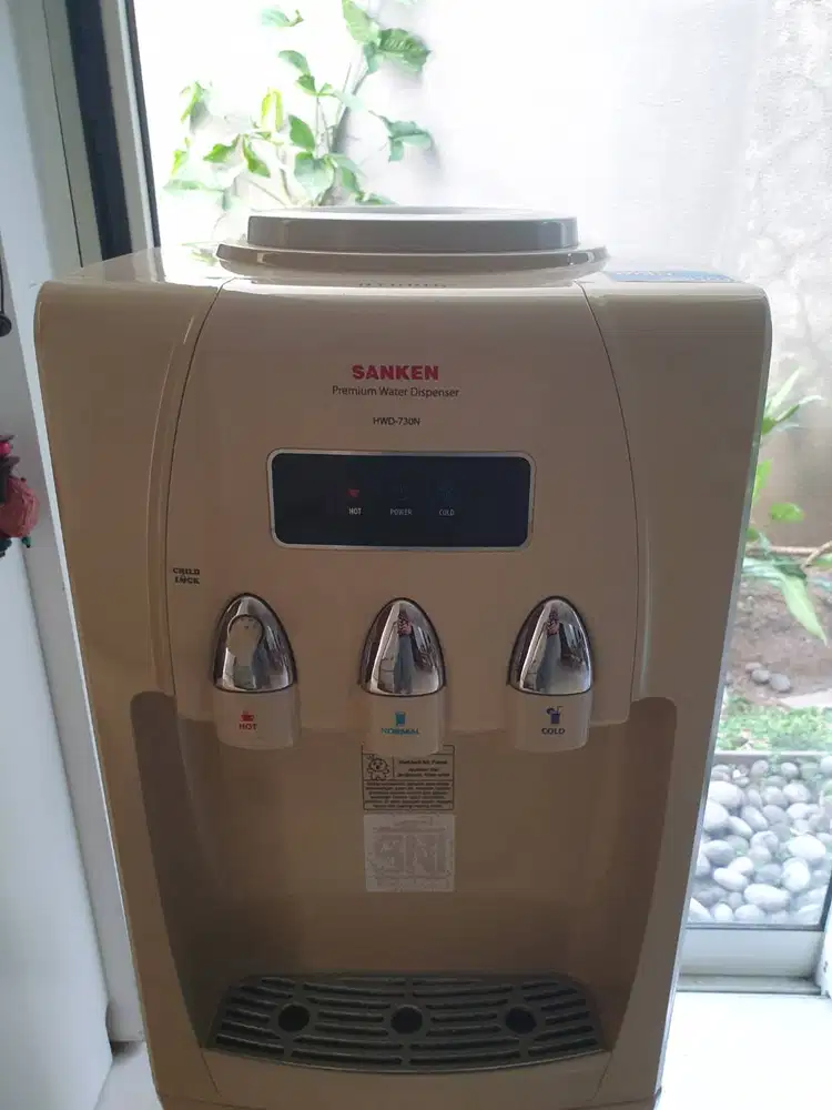 DISPENSER Air Dingin Air Panas Merk Sanken - PRELOVED