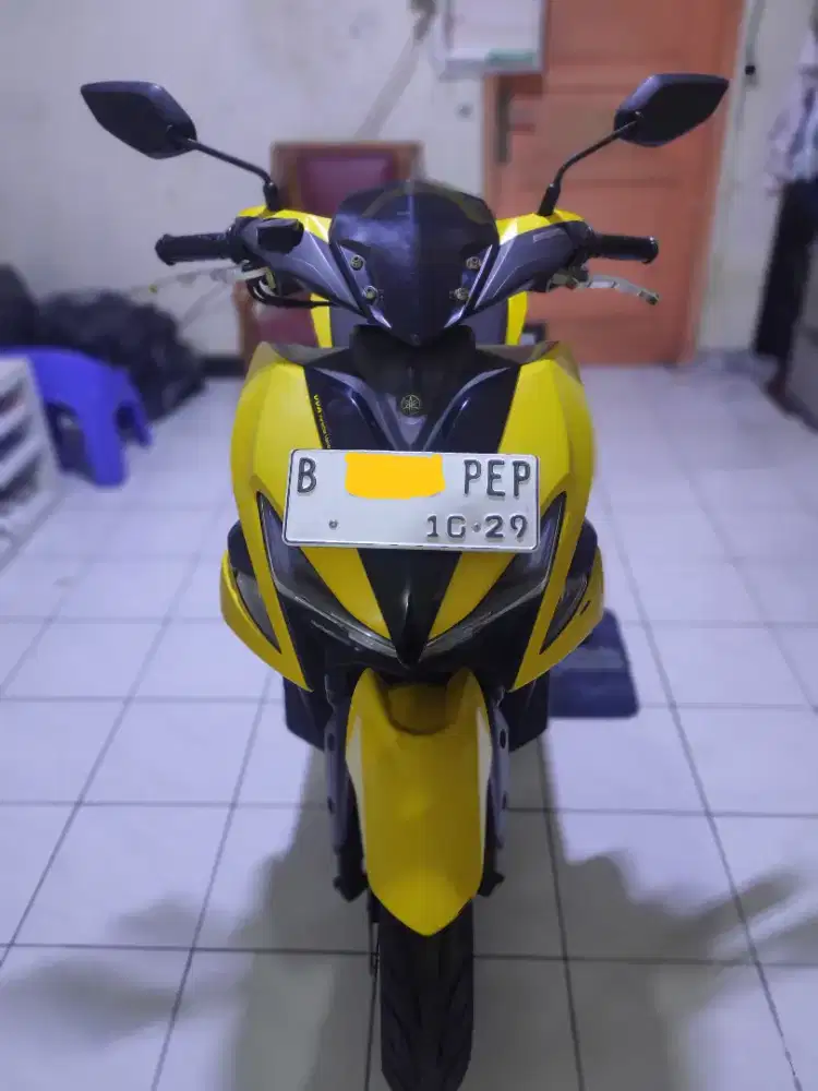 Yamaha aerox kuning
