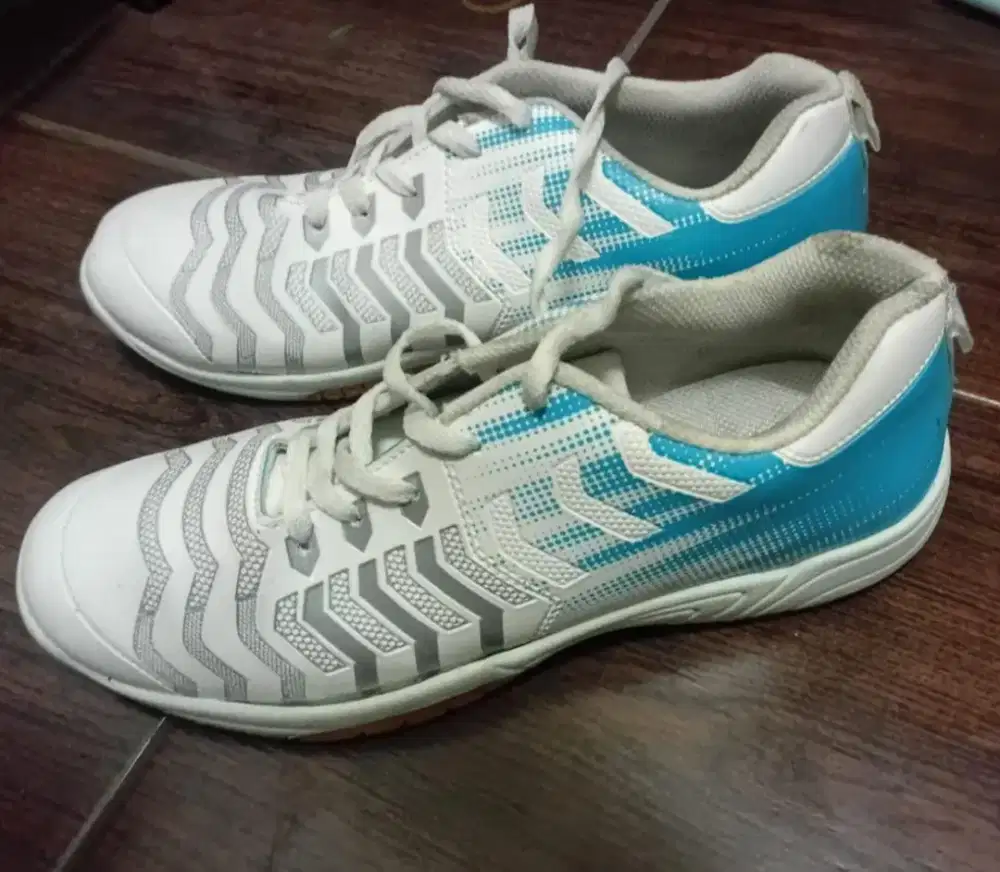 Sepatu Bekas Badminton uk 42