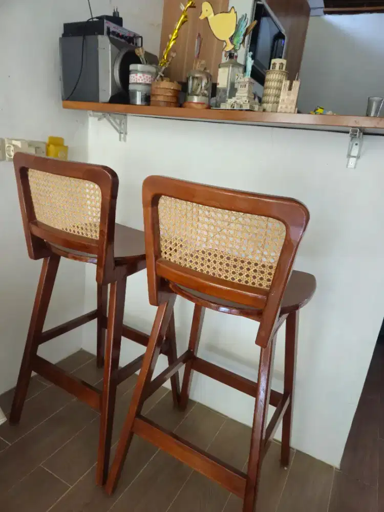 Preloved kursi bar jati (2) dan top table jati.