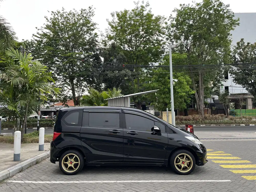 HONDA FREED E PSD AT BLACK PEARL