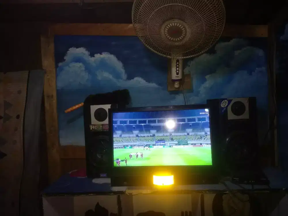 Tv 21 inc,stetopbox,kabel antena dan speaker aktif.