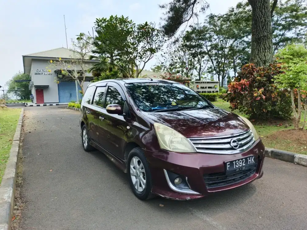 Nissan grand livina hws matic 2011