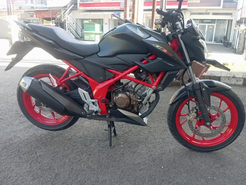 Di jual Honda cb 150r kondisi istimewa