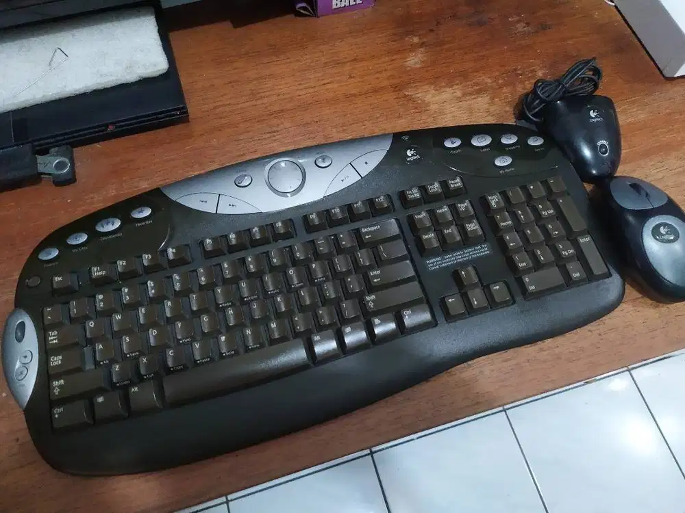 Logitech Cordless Freedom Optical Keyboard Mouse USB Wireless Retro