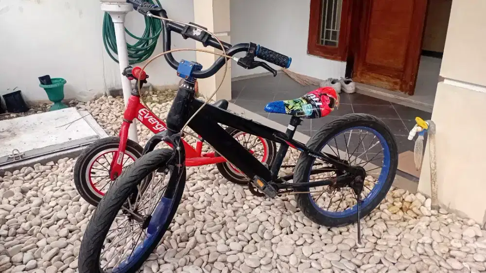 2 sepeda bekas pemakain anak