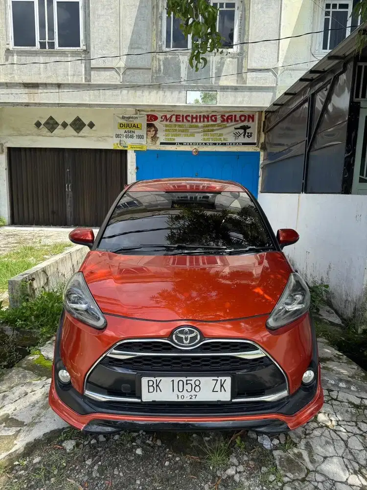 Toyota Sienta Q 1.5 A/T Orange