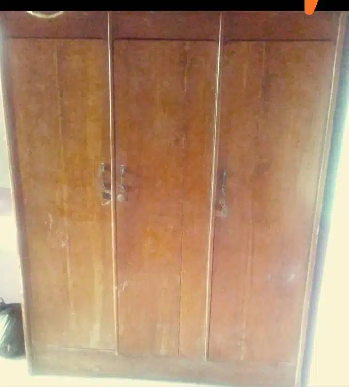Lemari pakaian lawas 3 pintu