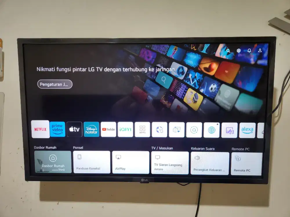 smart tv 32 inch seperti baru pinggiran masi ada plastik