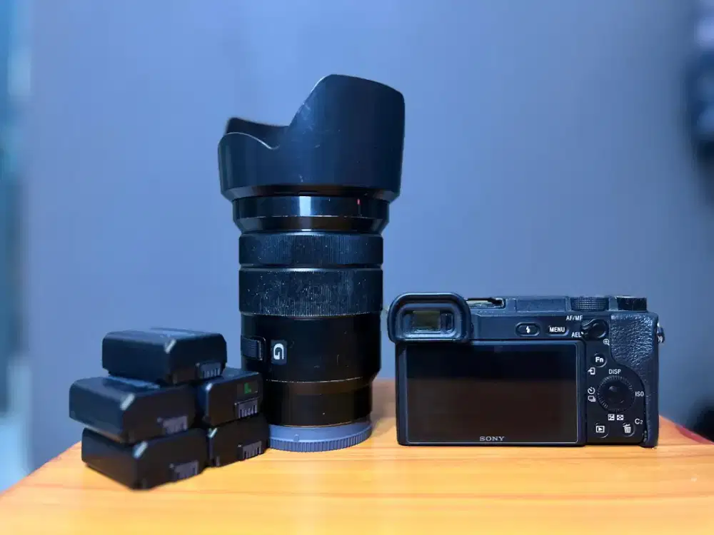 Kamera Sony A 6400 
+ Lensa E 18-105 F4