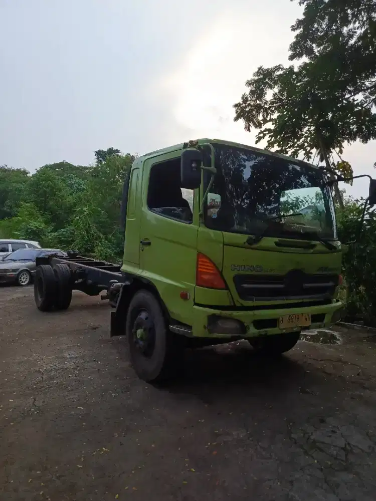 Hino Lohan Engkel FG 210 JL 2006