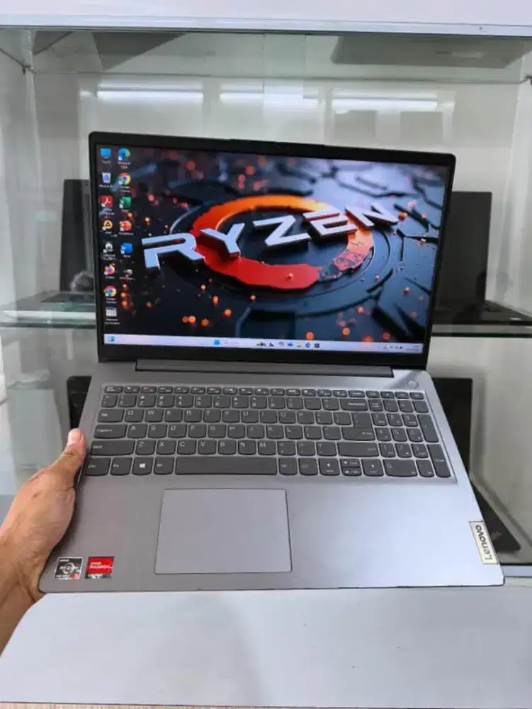 Lenovo IDEAPAD slim  AMD RYZEN 5-5500U