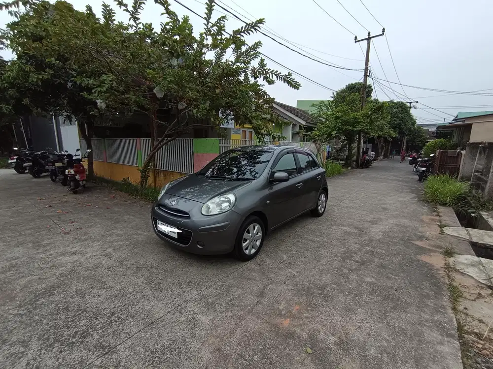 Nissan March 2011 Bensin