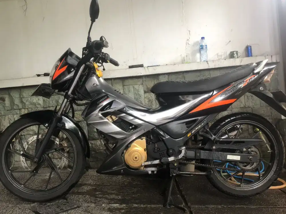 Suzuki satria fu150 ckd 2006 hitam abu