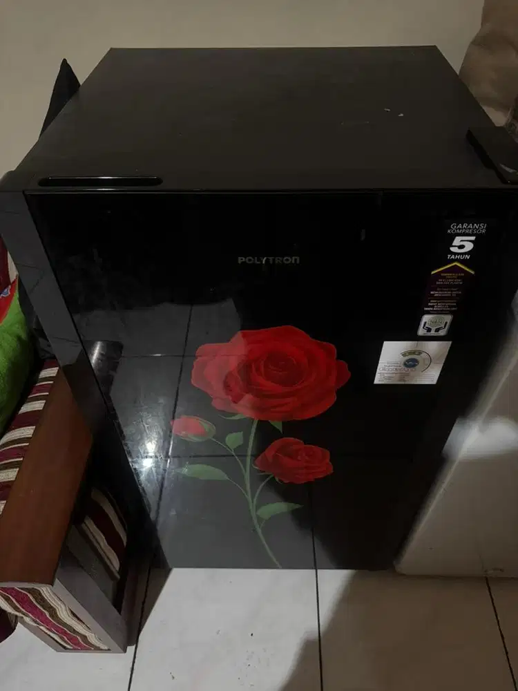 Dijual cepat kulkas POLYTRON!