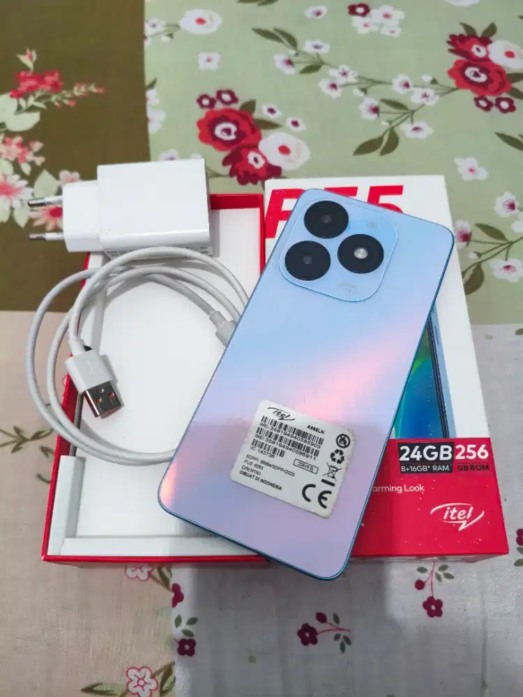 Handphone itel p55