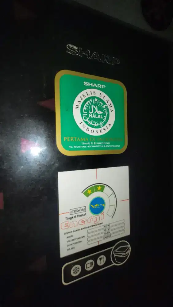 Kulkas SHARP 1 Pintu pemakaian 1 tahun.