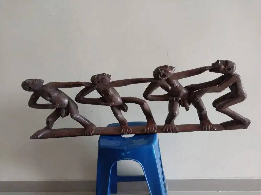 Patung kayu ASMAT dari Irian