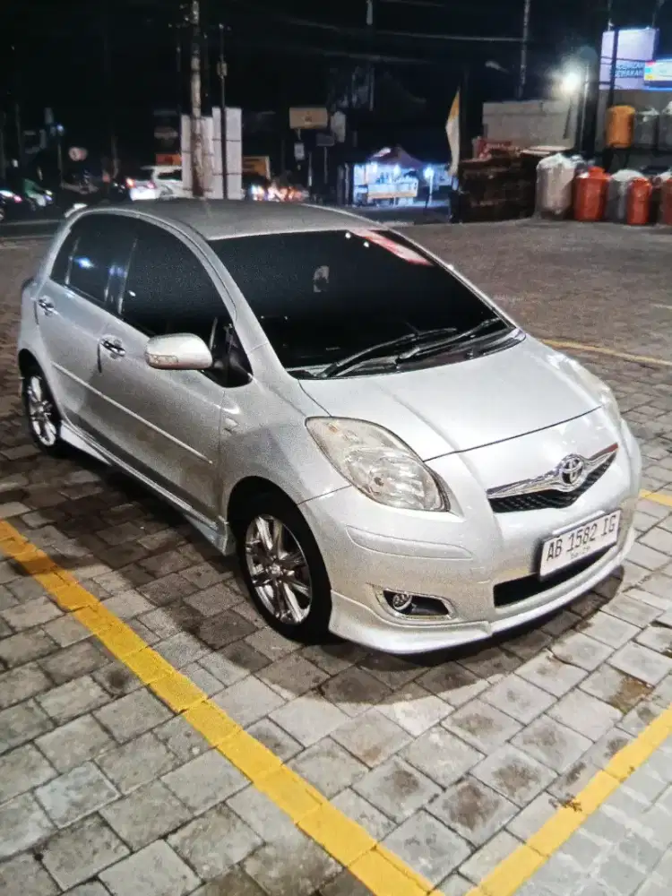 Di jual toyota yaris tahun 2009 M/T