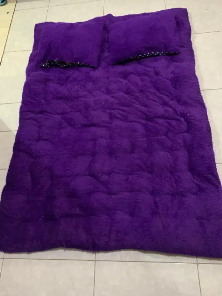 Kasur lipat bulu set bantal dll