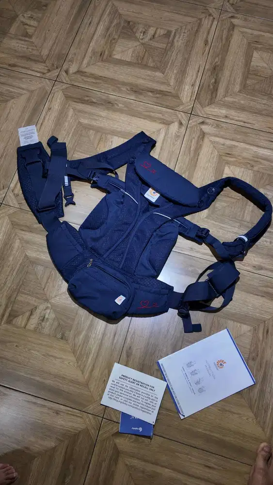 Ergobaby Omni Breeze Carrier - Infinite Love (Navy)