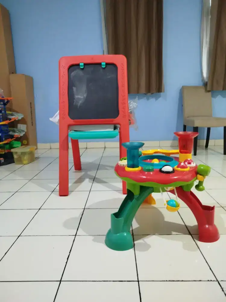 DIJUAL mainan bola bayi dan papan tulis anak anak