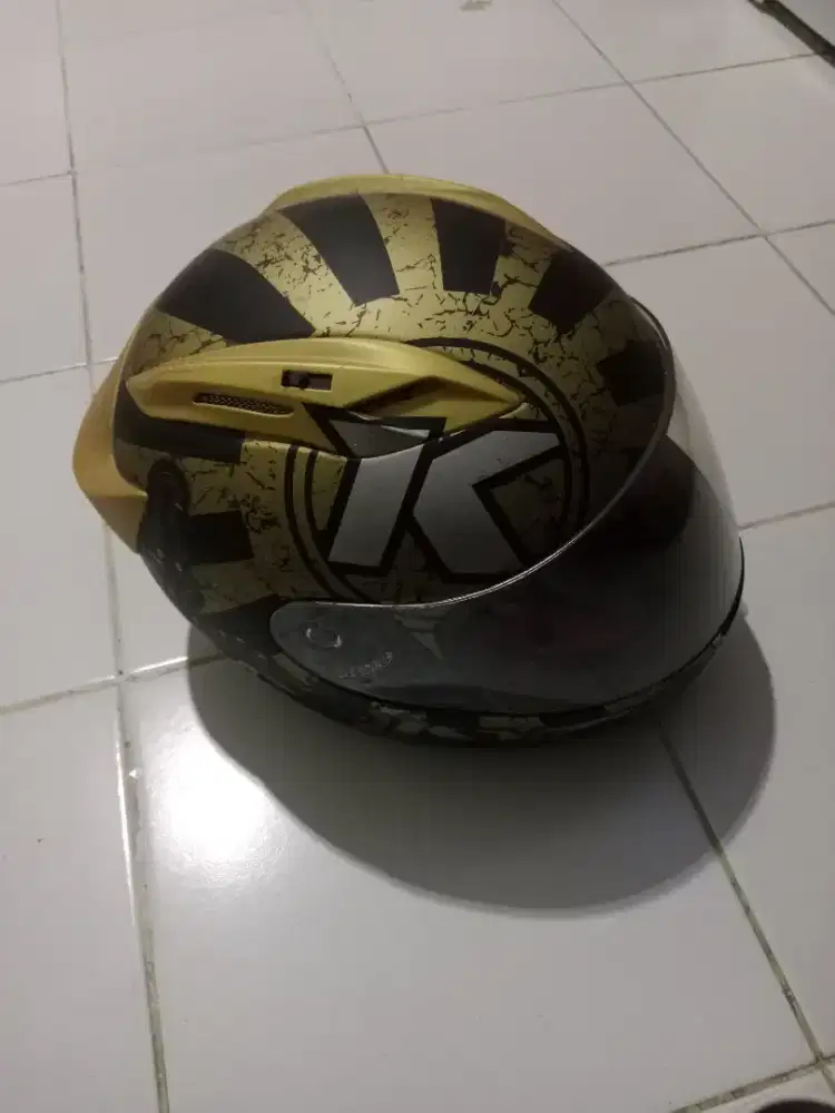 Helm bekas pemakaian pribadi merk kyt