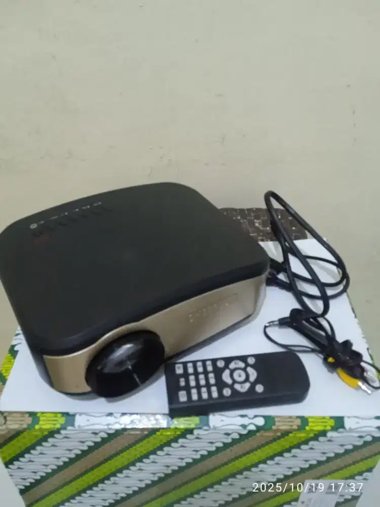 Cheerlux C6 Mini Proyektor