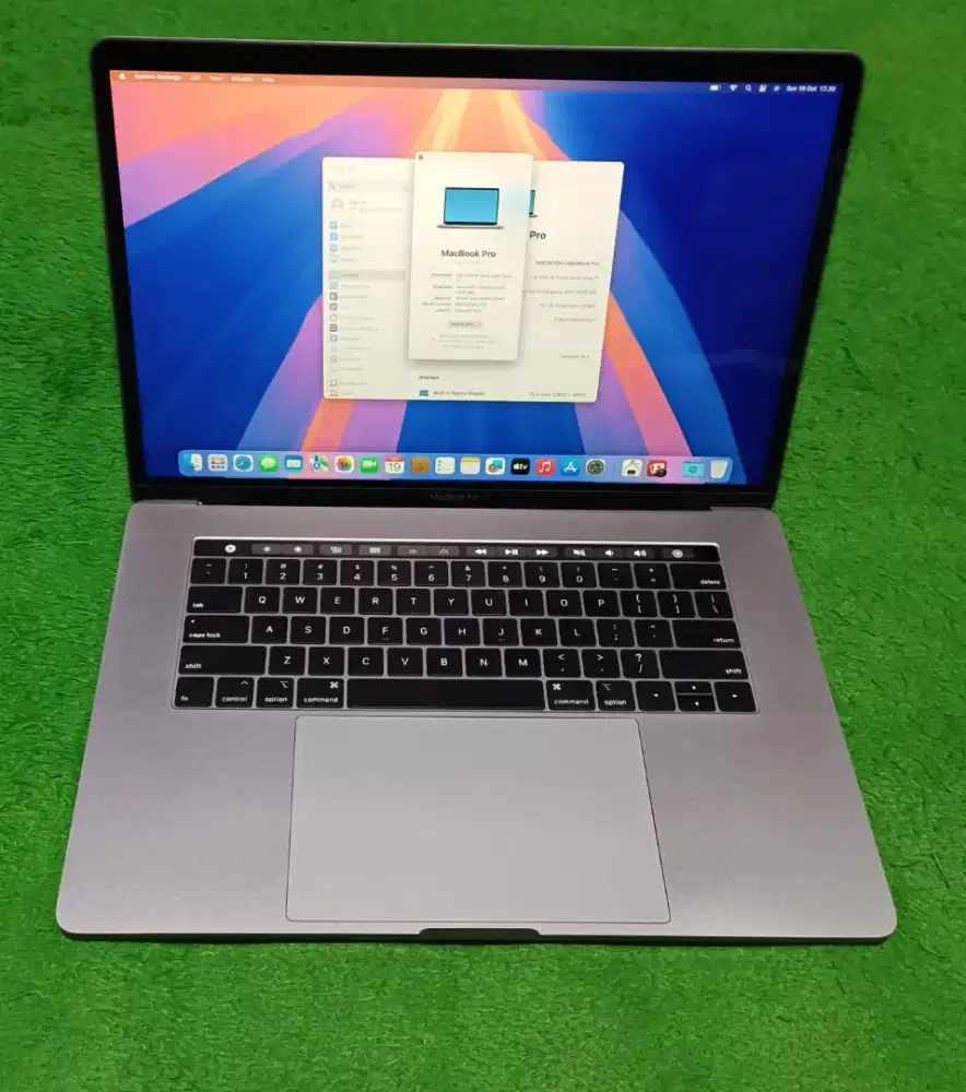 MacBook Pro 2019 15 inch i7 16/256 Grey Touchbar Dual VGA Mulus Murah